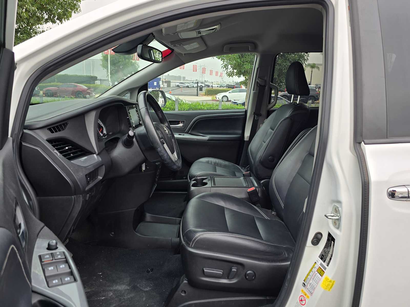 2019 Toyota Sienna SE 21