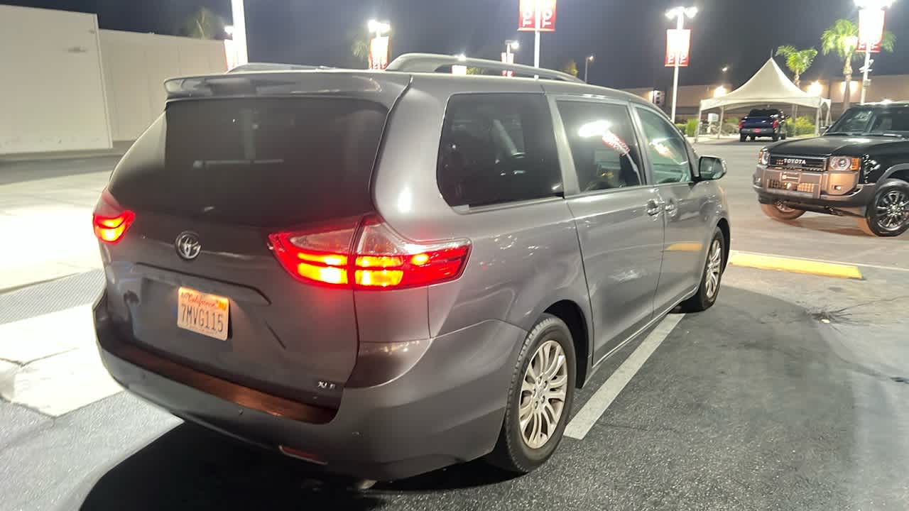 2015 Toyota Sienna XLE 2