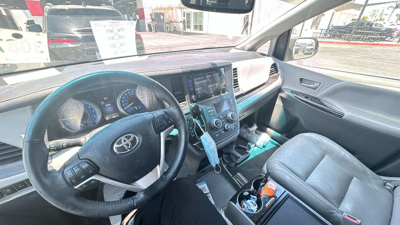 2016 Toyota Sienna XLE Premium 5