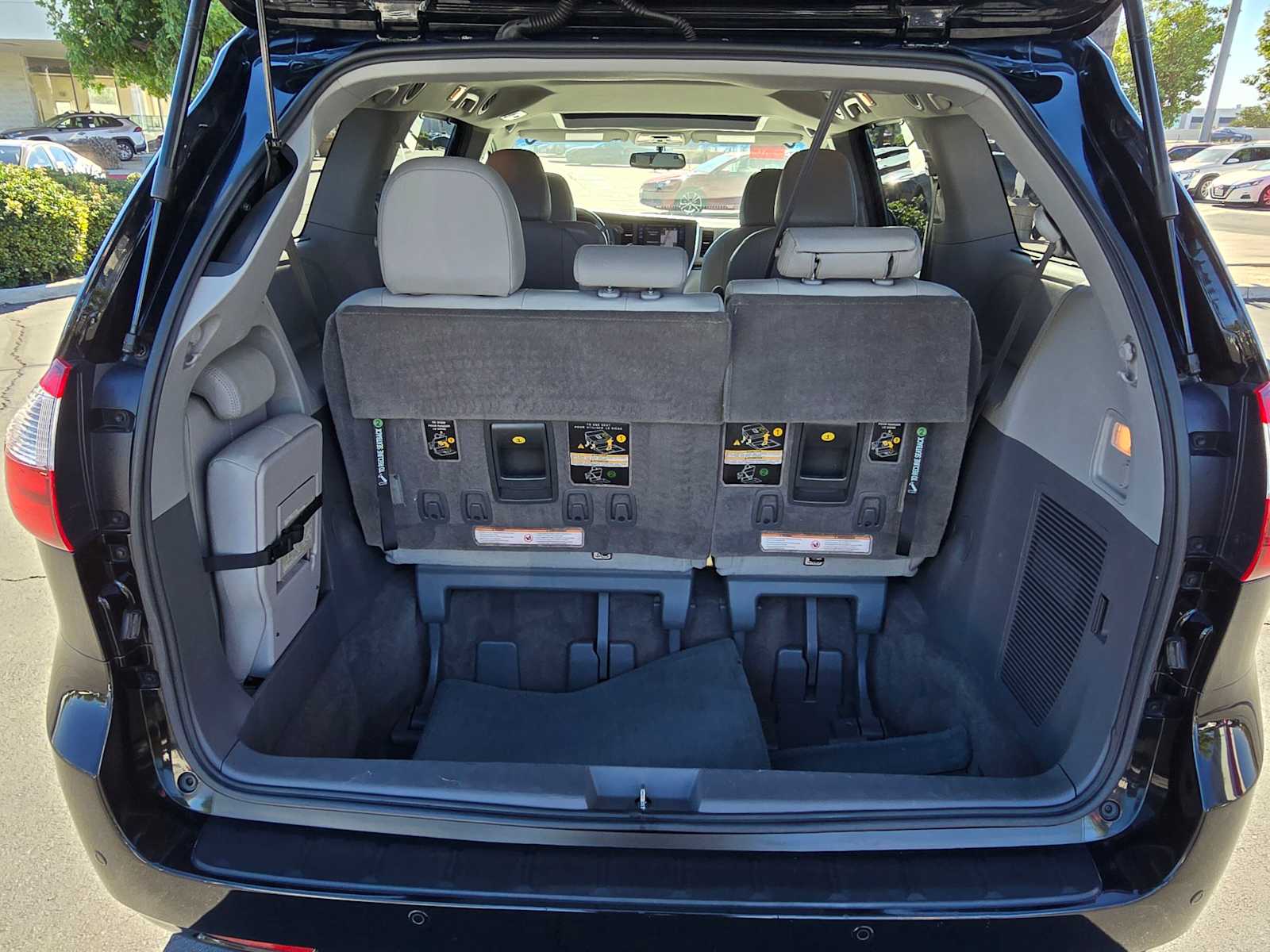 2017 Toyota Sienna XLE 14