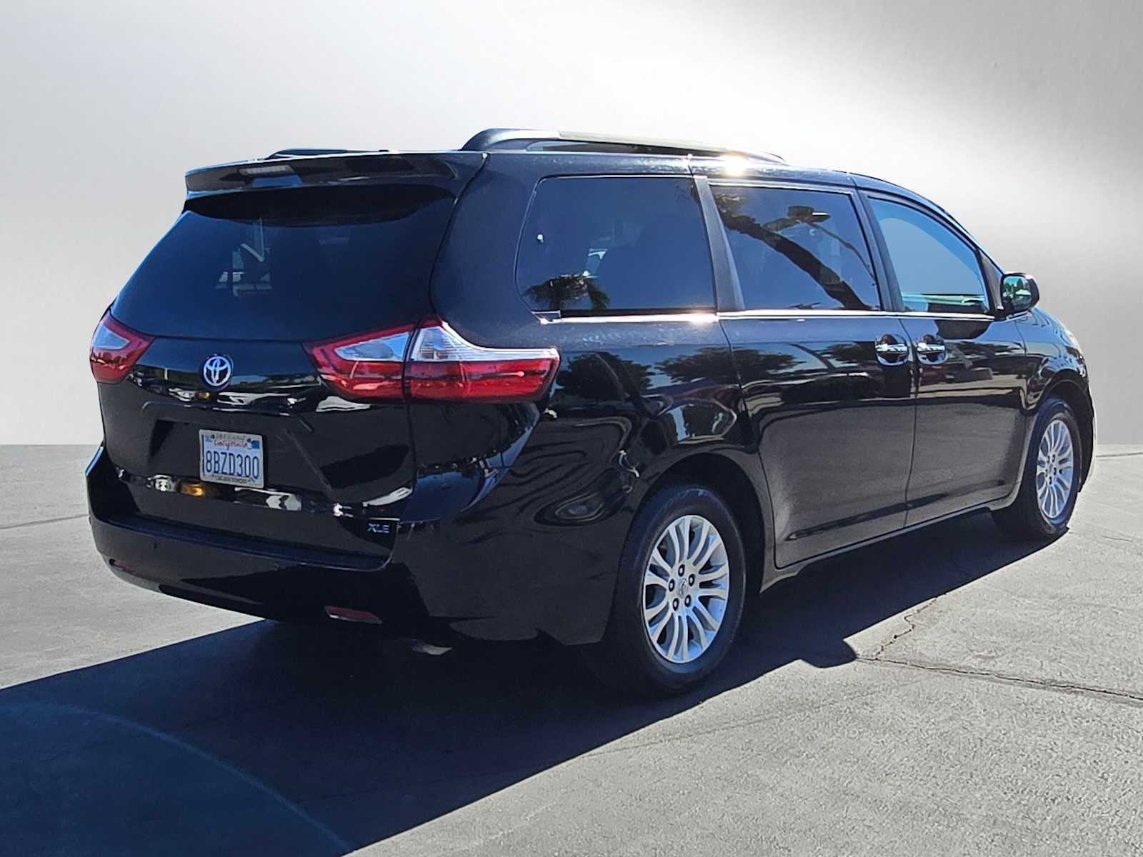 2017 Toyota Sienna XLE 5