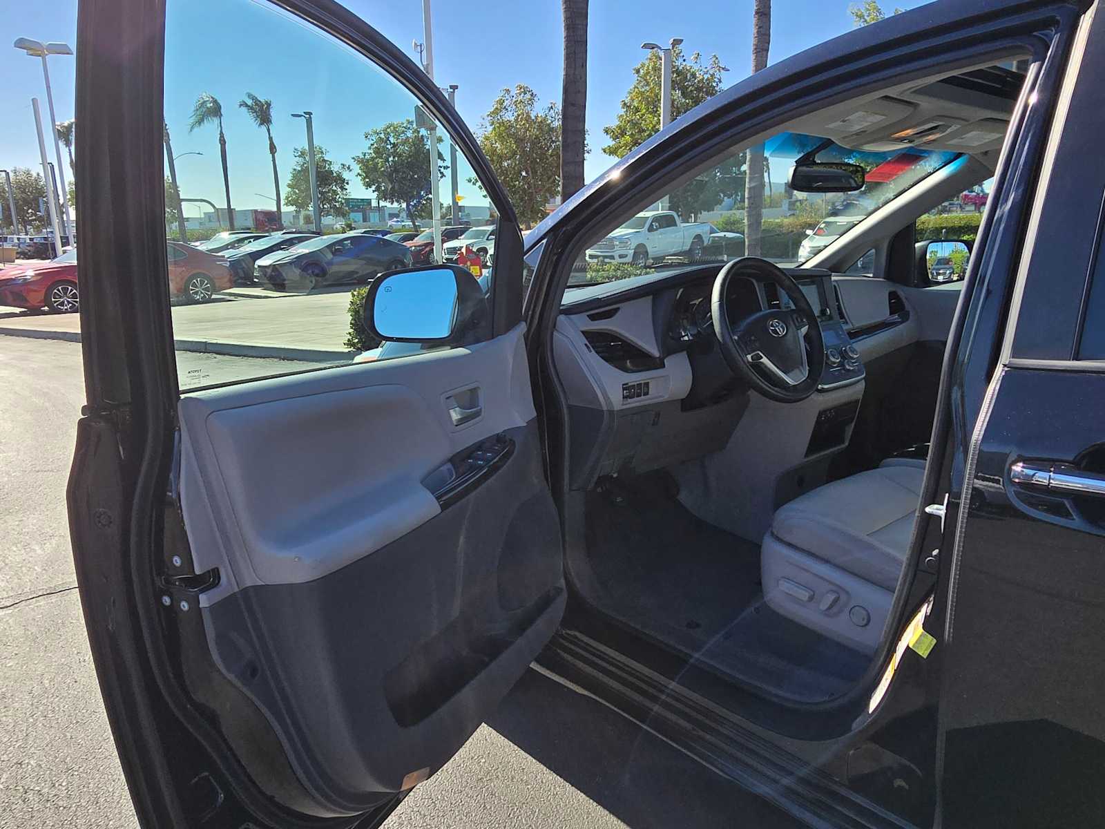 2017 Toyota Sienna XLE 20