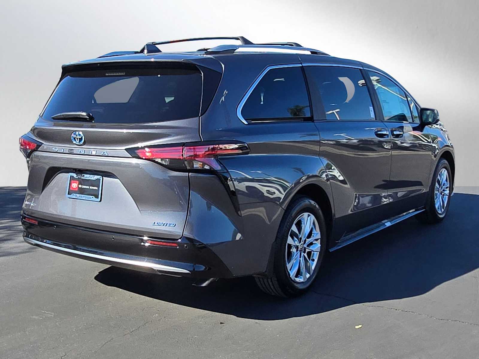 2025 Toyota Sienna Limited 5