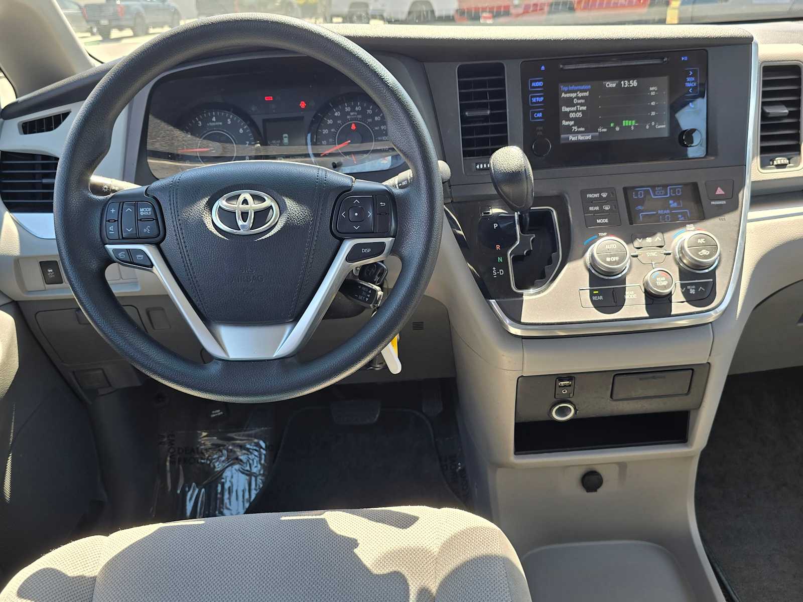 2017 Toyota Sienna L 18