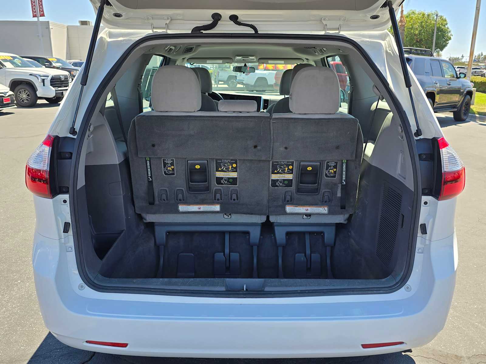 2017 Toyota Sienna L 14