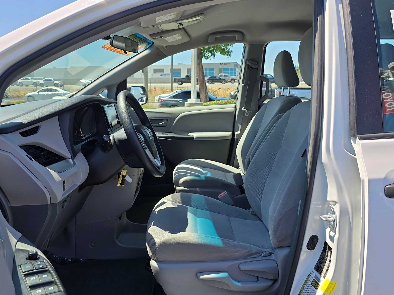 2017 Toyota Sienna L 20