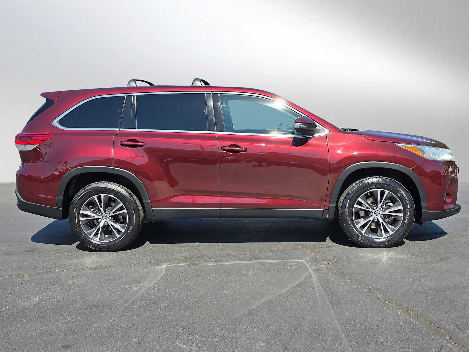 2019 Toyota Highlander LE 6