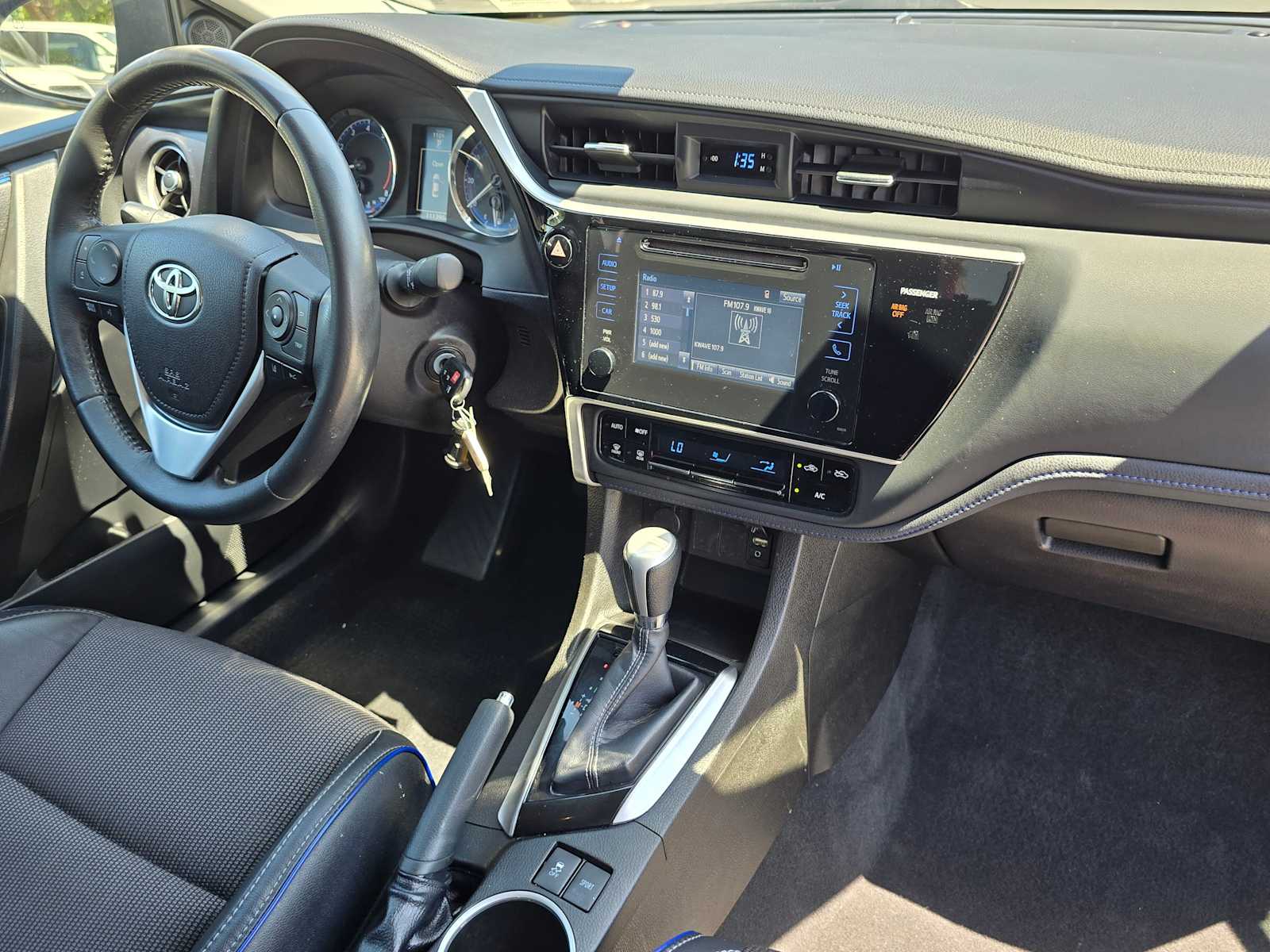 2017 Toyota Corolla SE 11