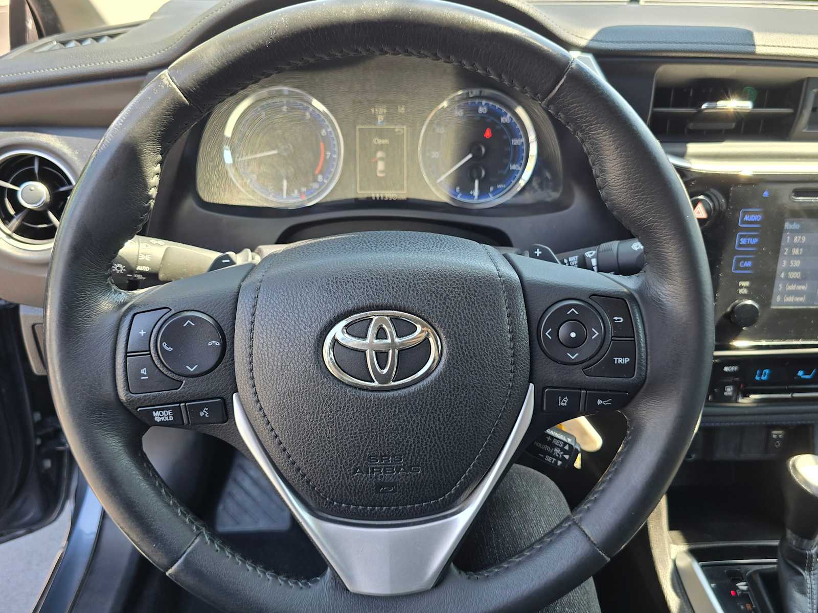 2017 Toyota Corolla SE 22