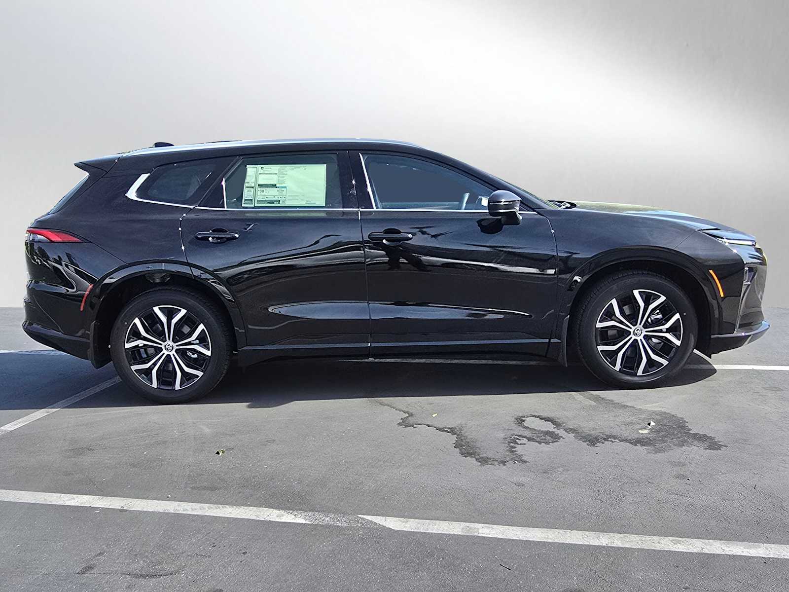 2025 Toyota Crown Signia XLE 6