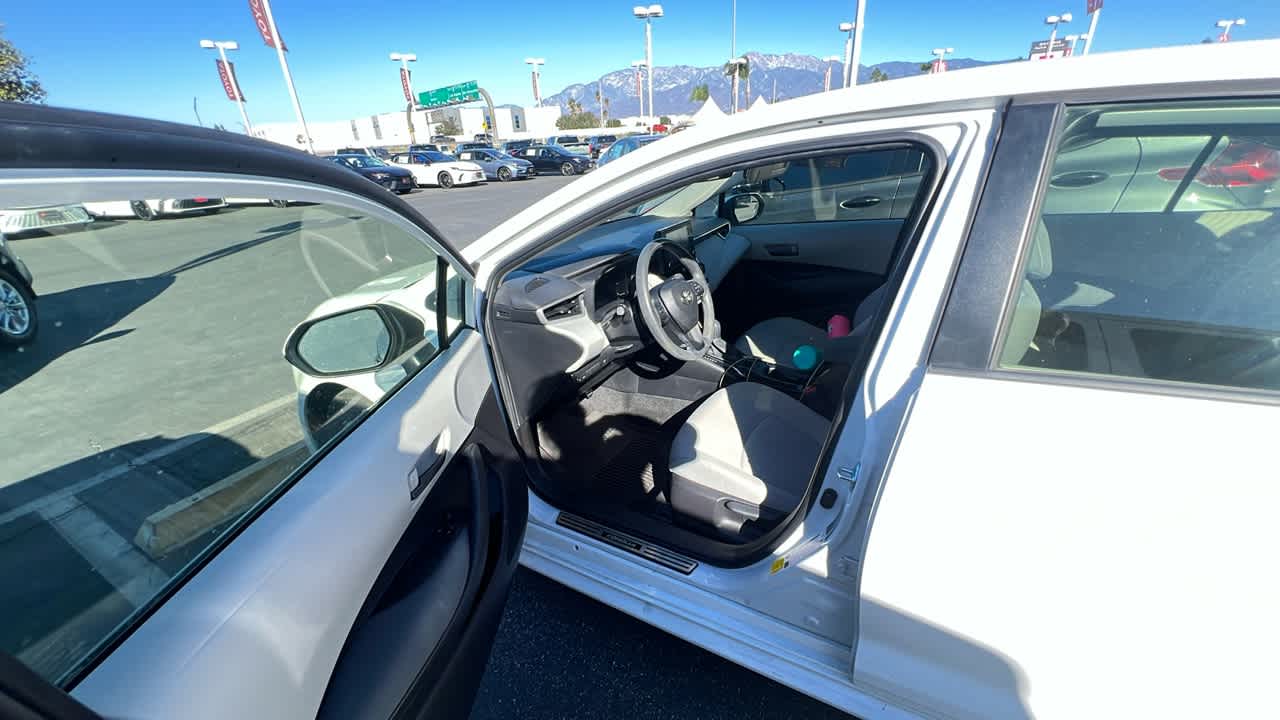 2022 Toyota Corolla Hybrid LE 4