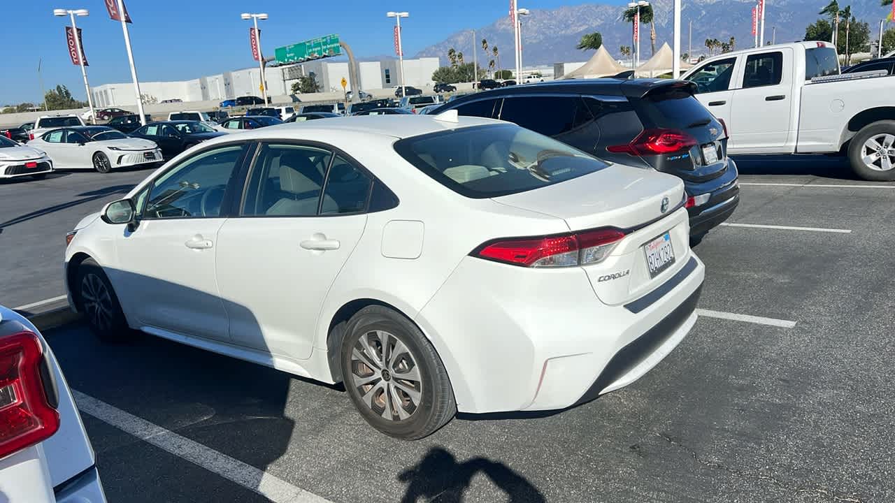 2022 Toyota Corolla Hybrid LE 2