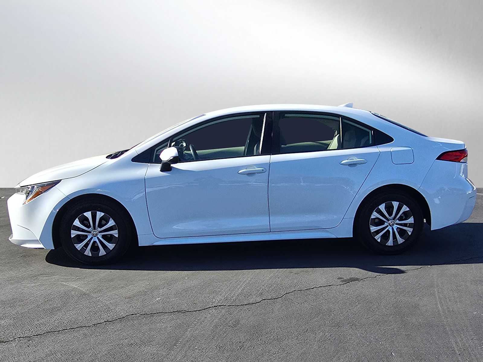 2022 Toyota Corolla Hybrid LE 2