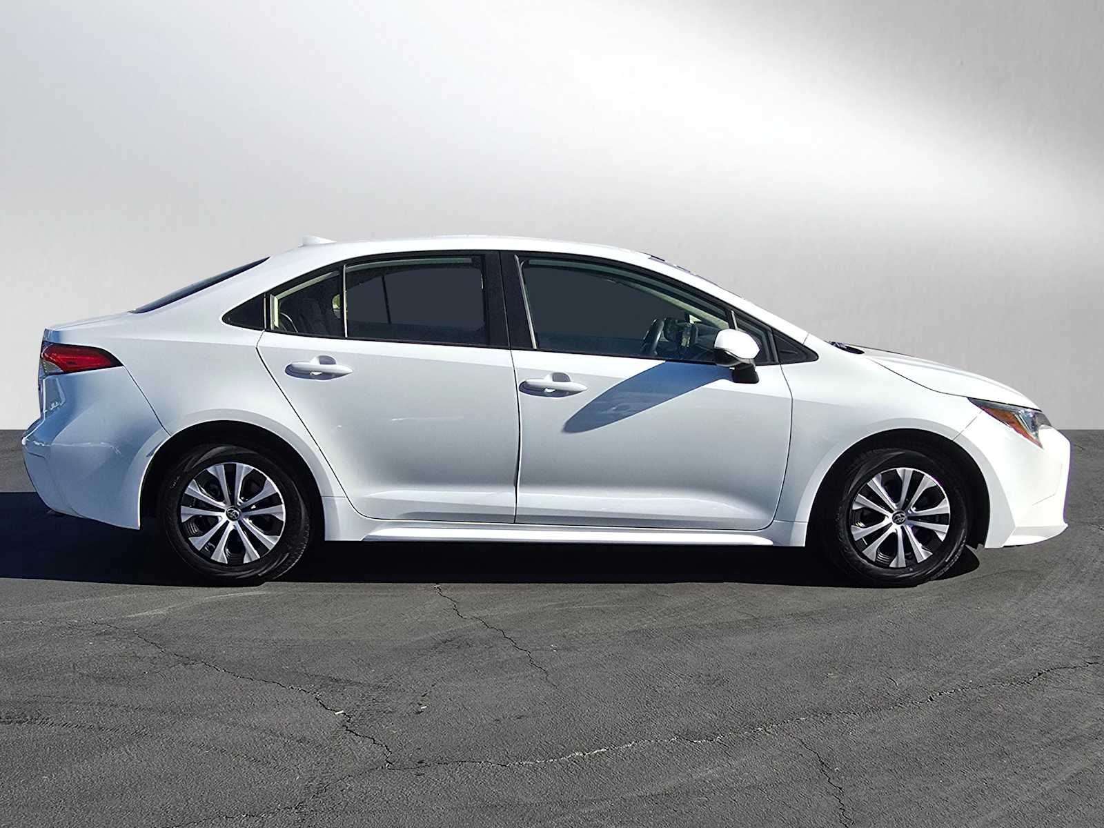 2022 Toyota Corolla Hybrid LE 6