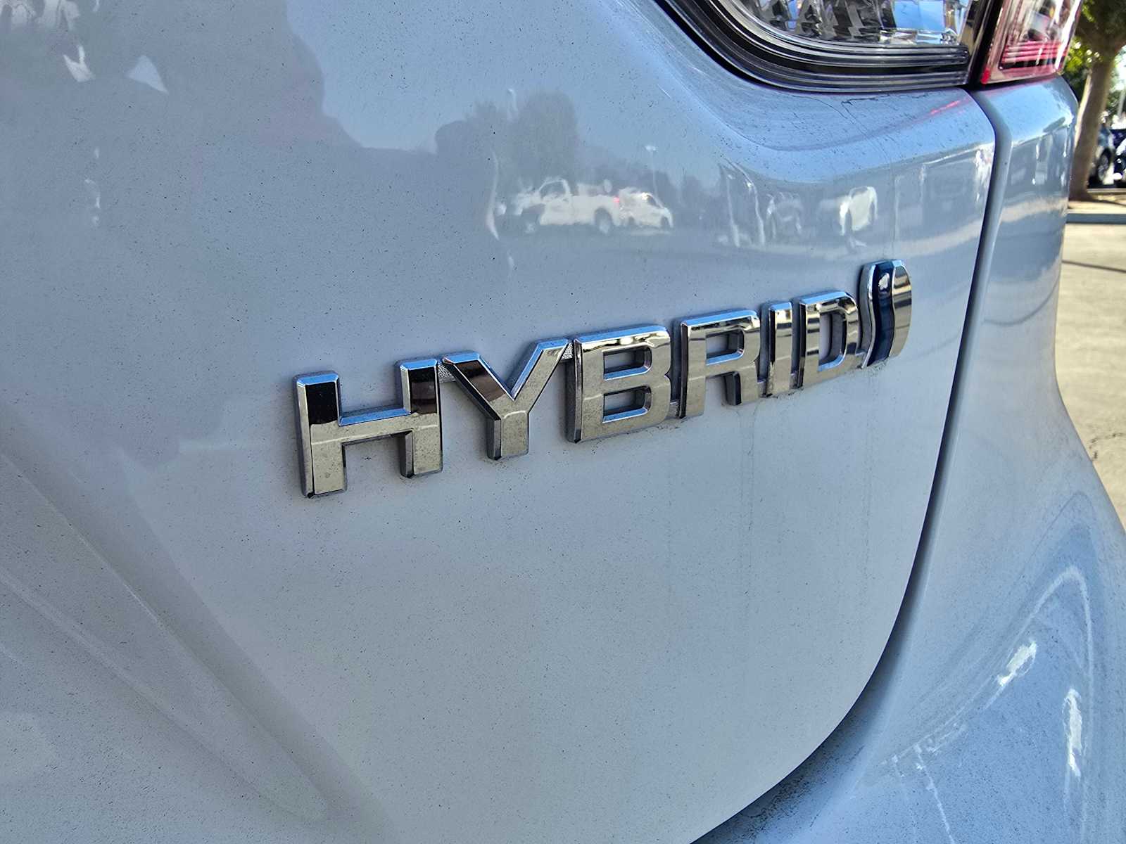 2022 Toyota Corolla Hybrid LE 13