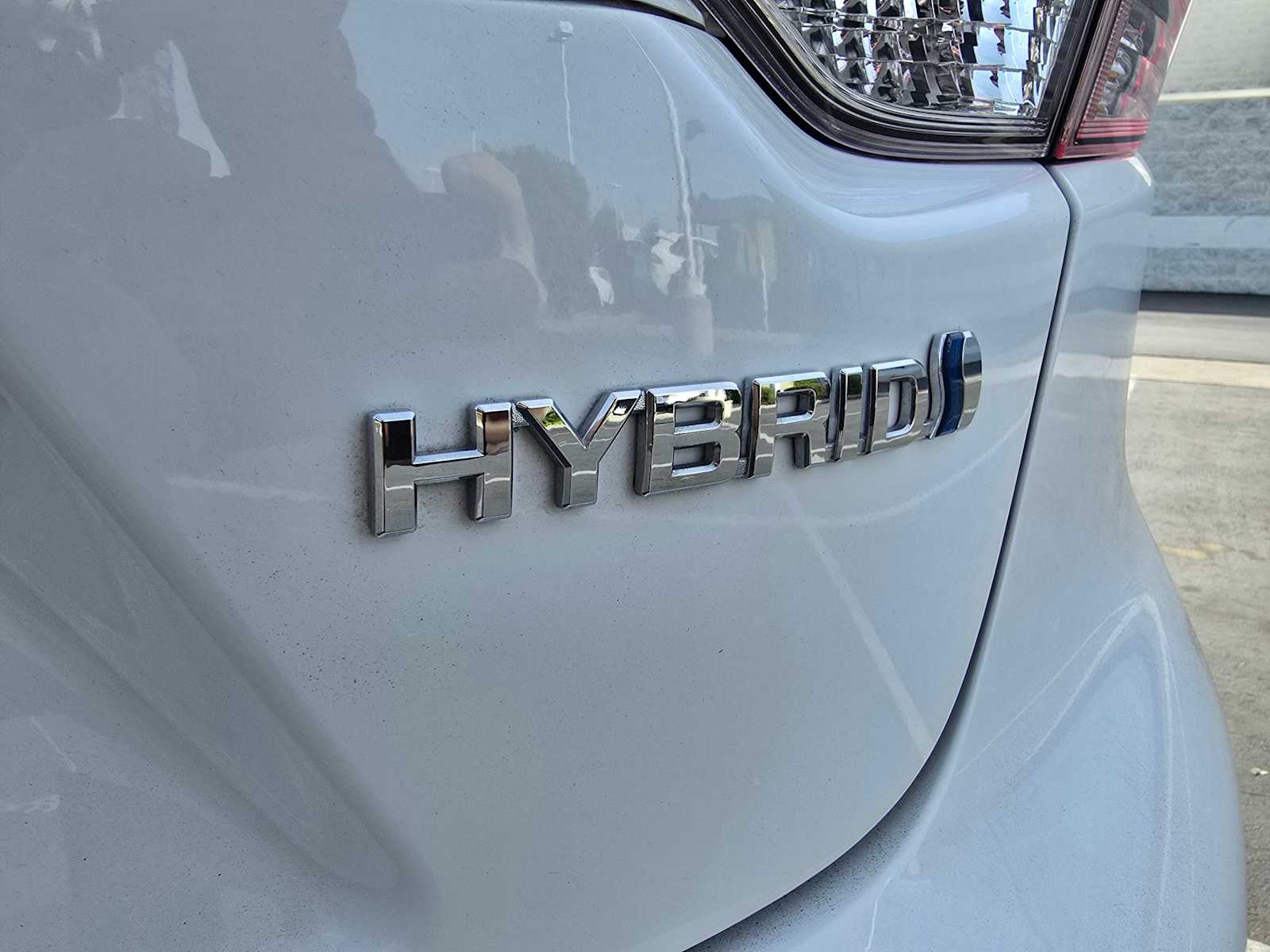 2022 Toyota Corolla Hybrid LE 13