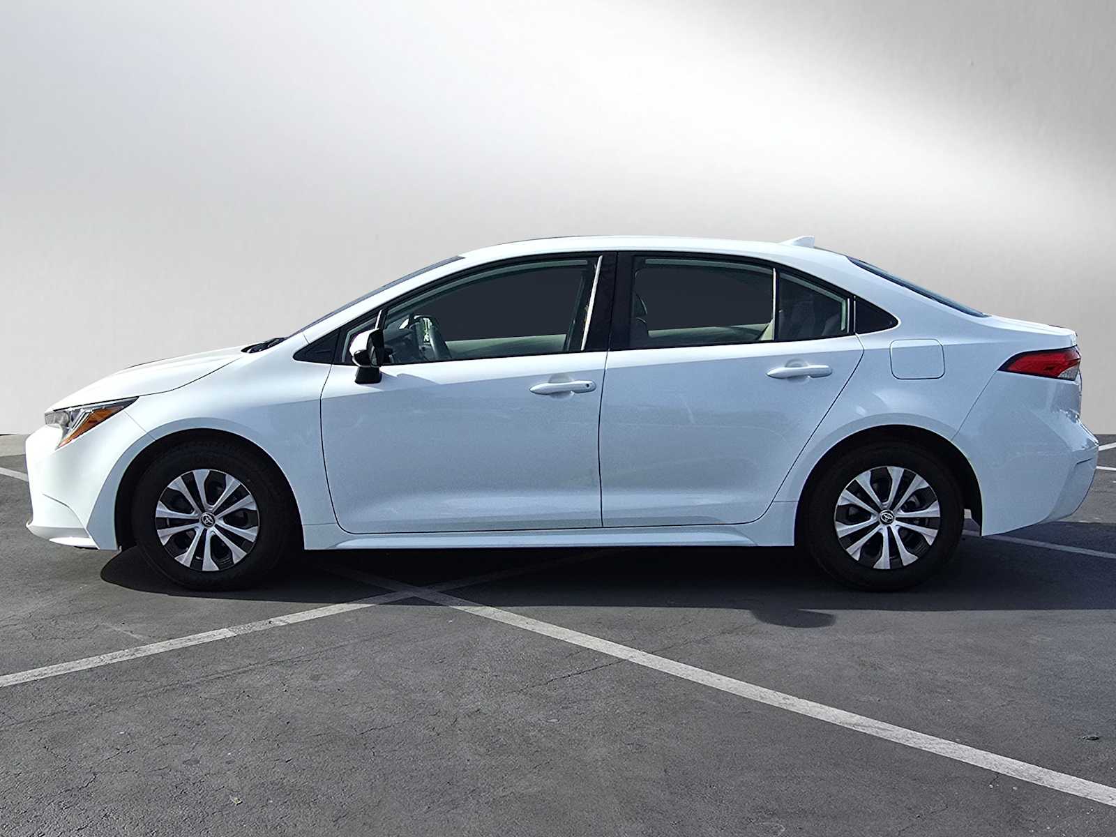 2022 Toyota Corolla Hybrid LE 2