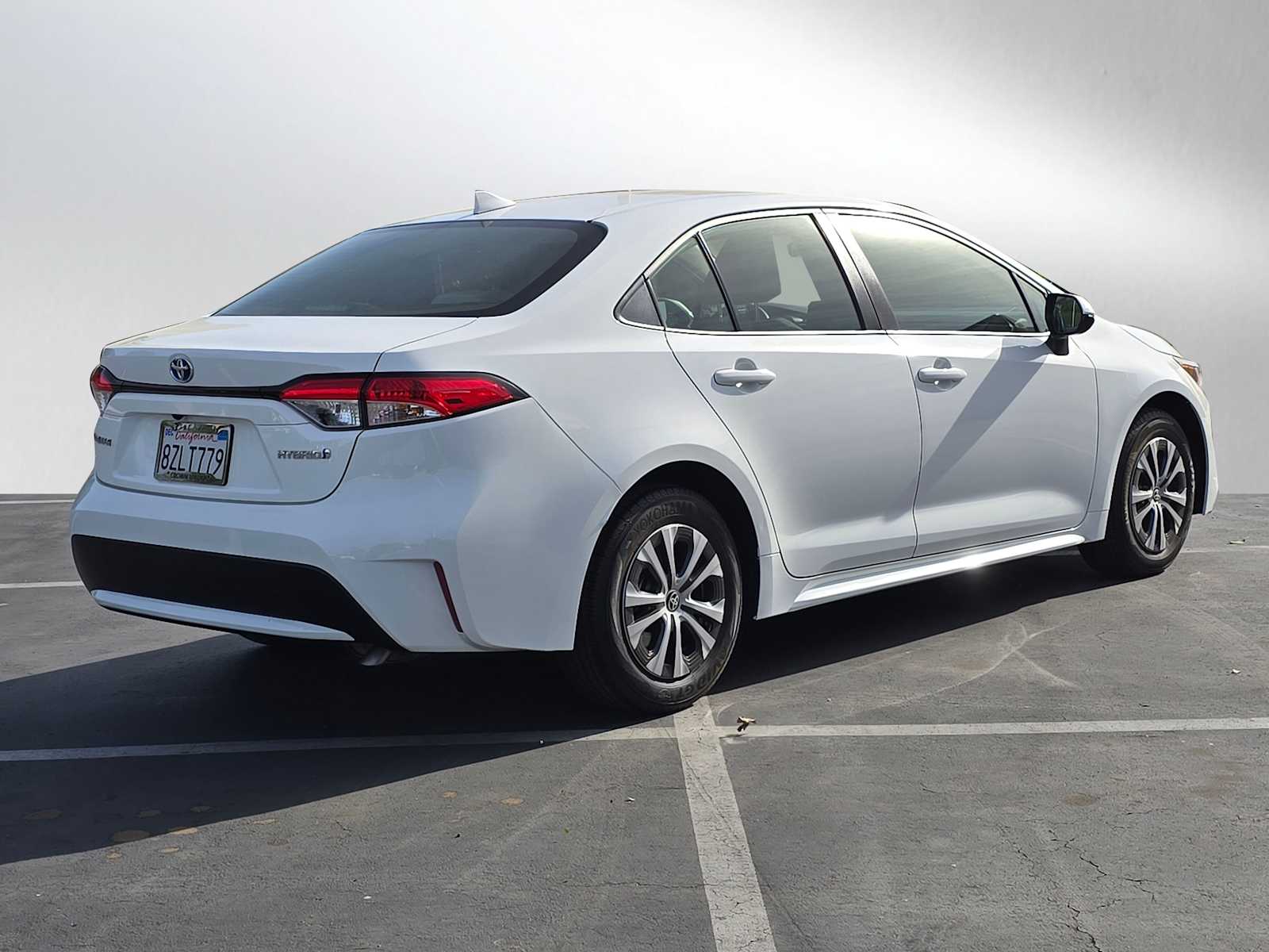 2022 Toyota Corolla Hybrid LE 5