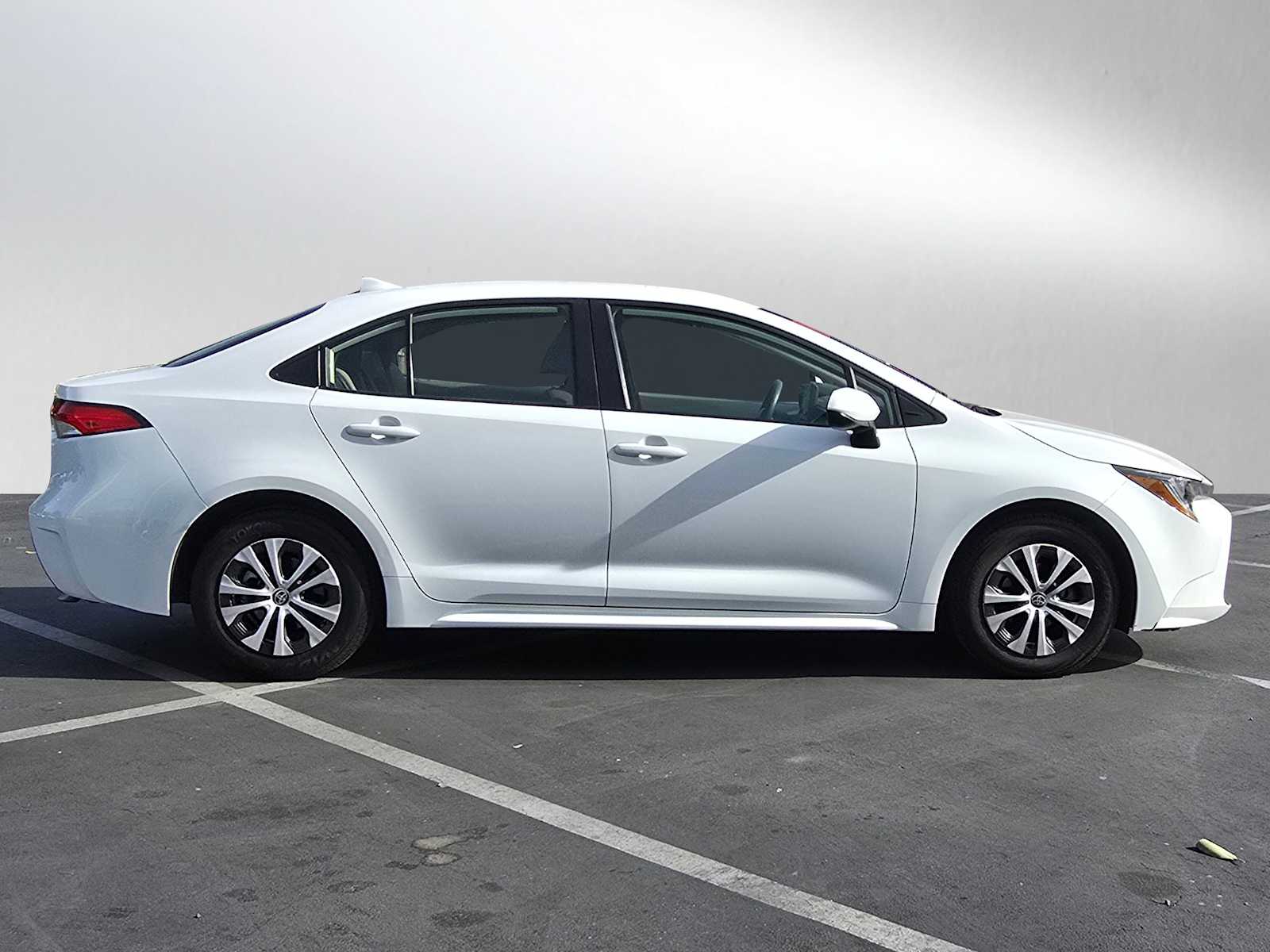 2022 Toyota Corolla Hybrid LE 6