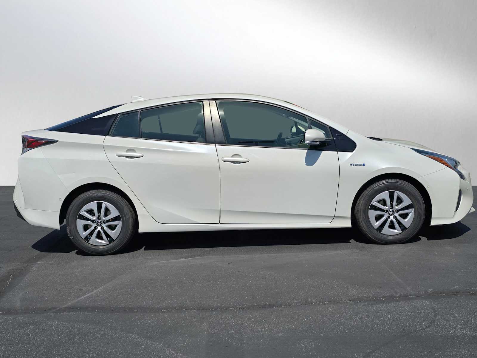 2017 Toyota Prius Three 6