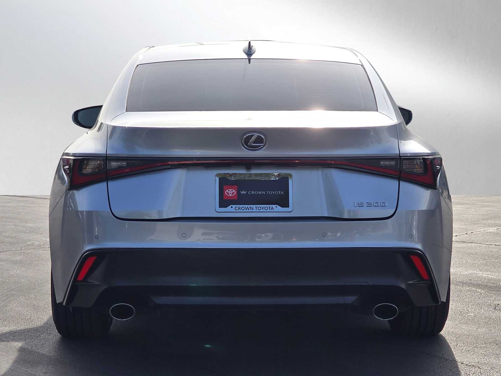 2023 Lexus IS  4