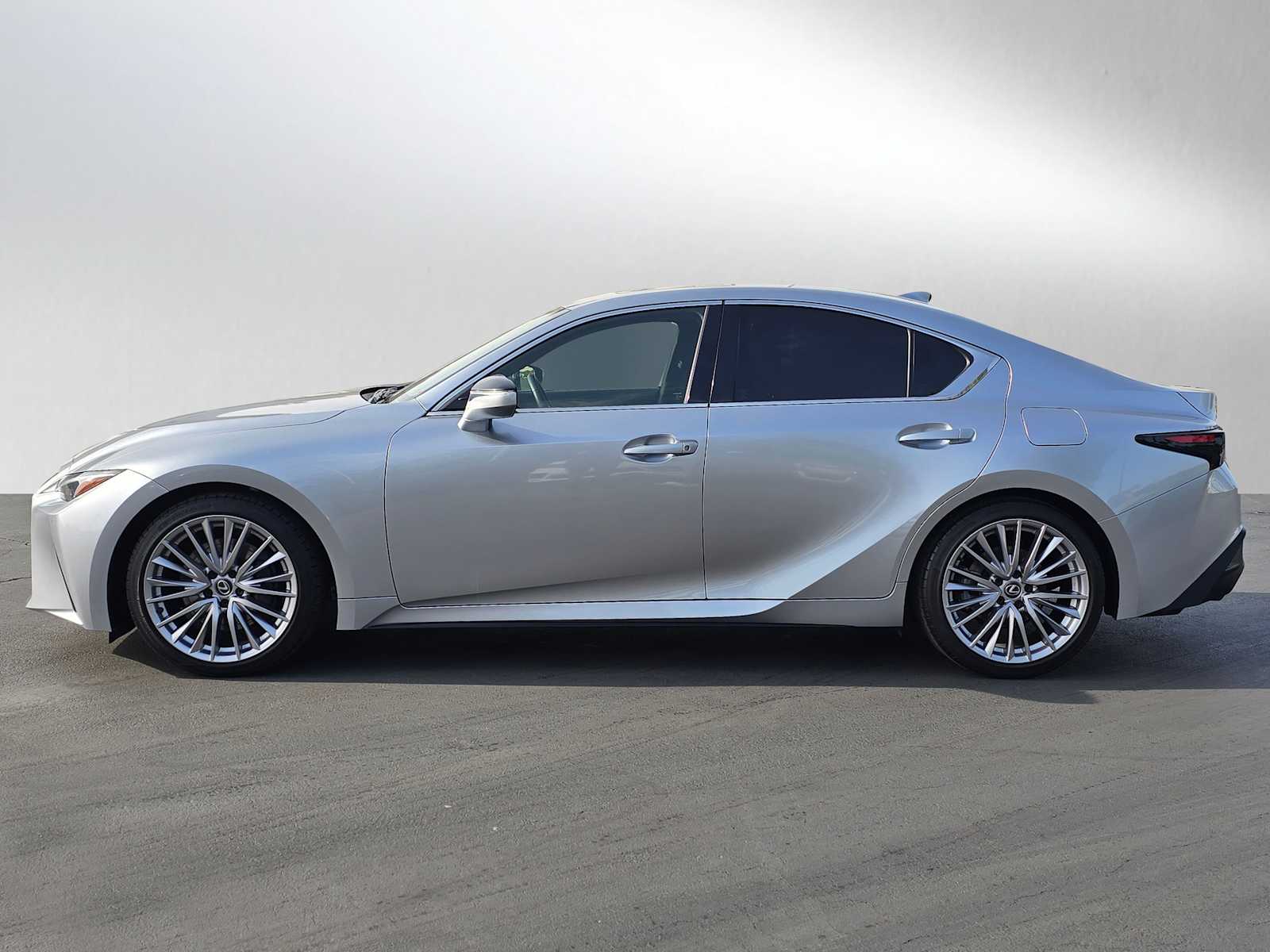 2023 Lexus IS  2