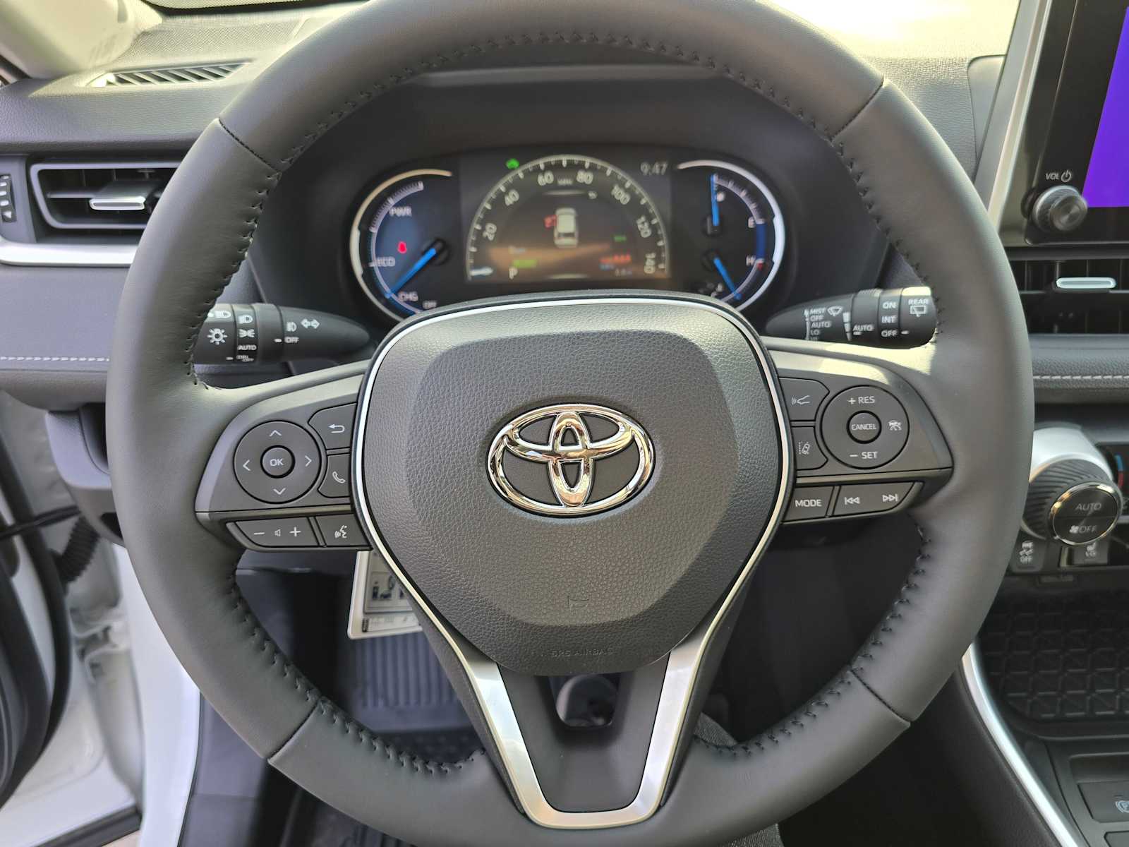 2024 Toyota RAV4 Hybrid XLE Premium 23