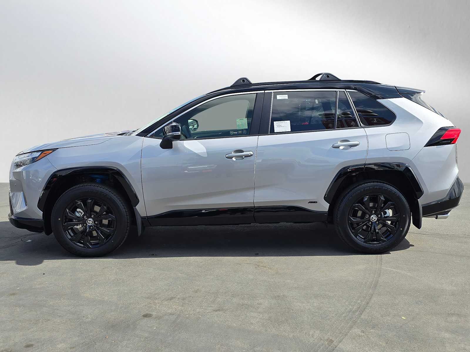 2024 Toyota RAV4 Hybrid XSE 2