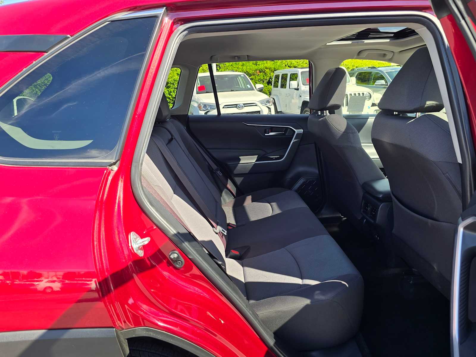 2019 Toyota RAV4 XLE 12