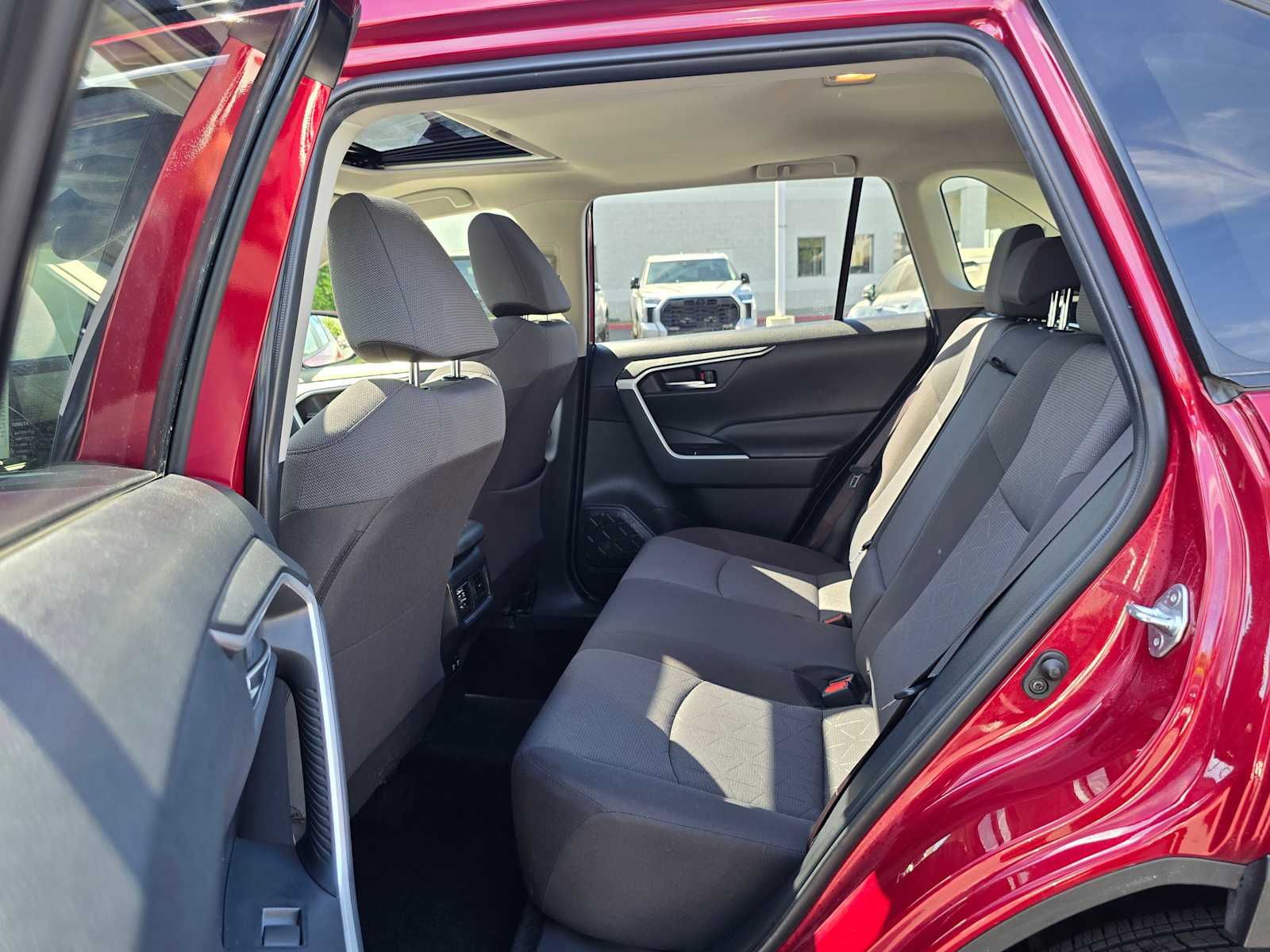 2019 Toyota RAV4 XLE 16