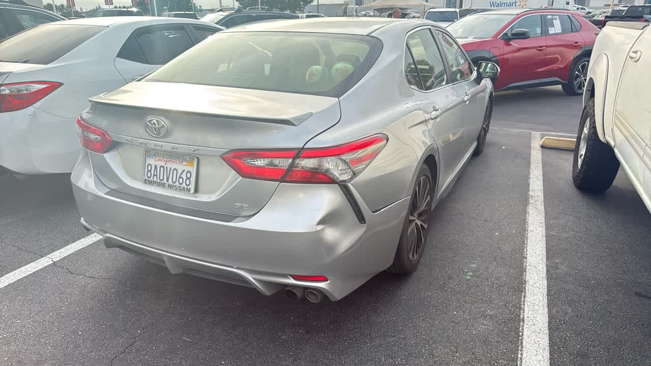 2018 Toyota Camry SE 2