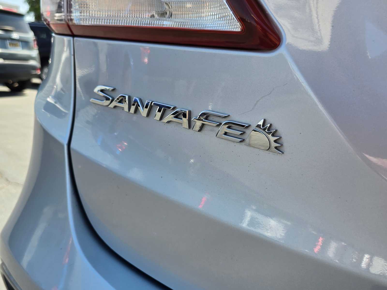 2017 Hyundai Santa Fe SE 18
