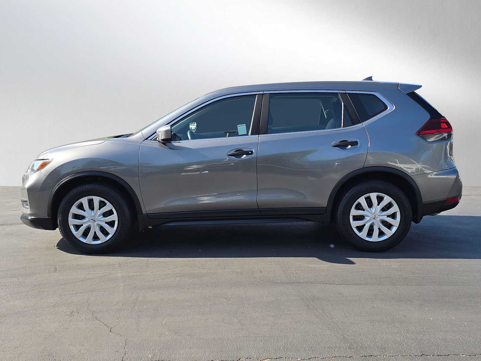 2018 Nissan Rogue S 2