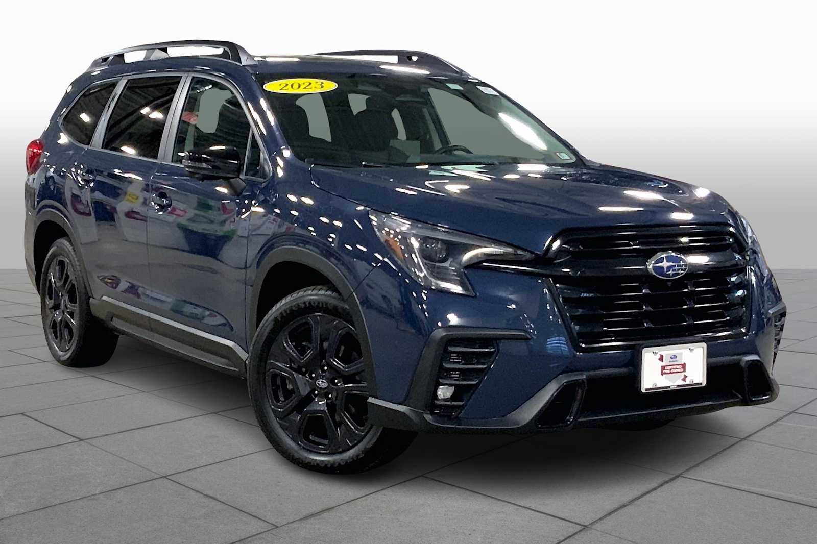 View vehicle photo 4