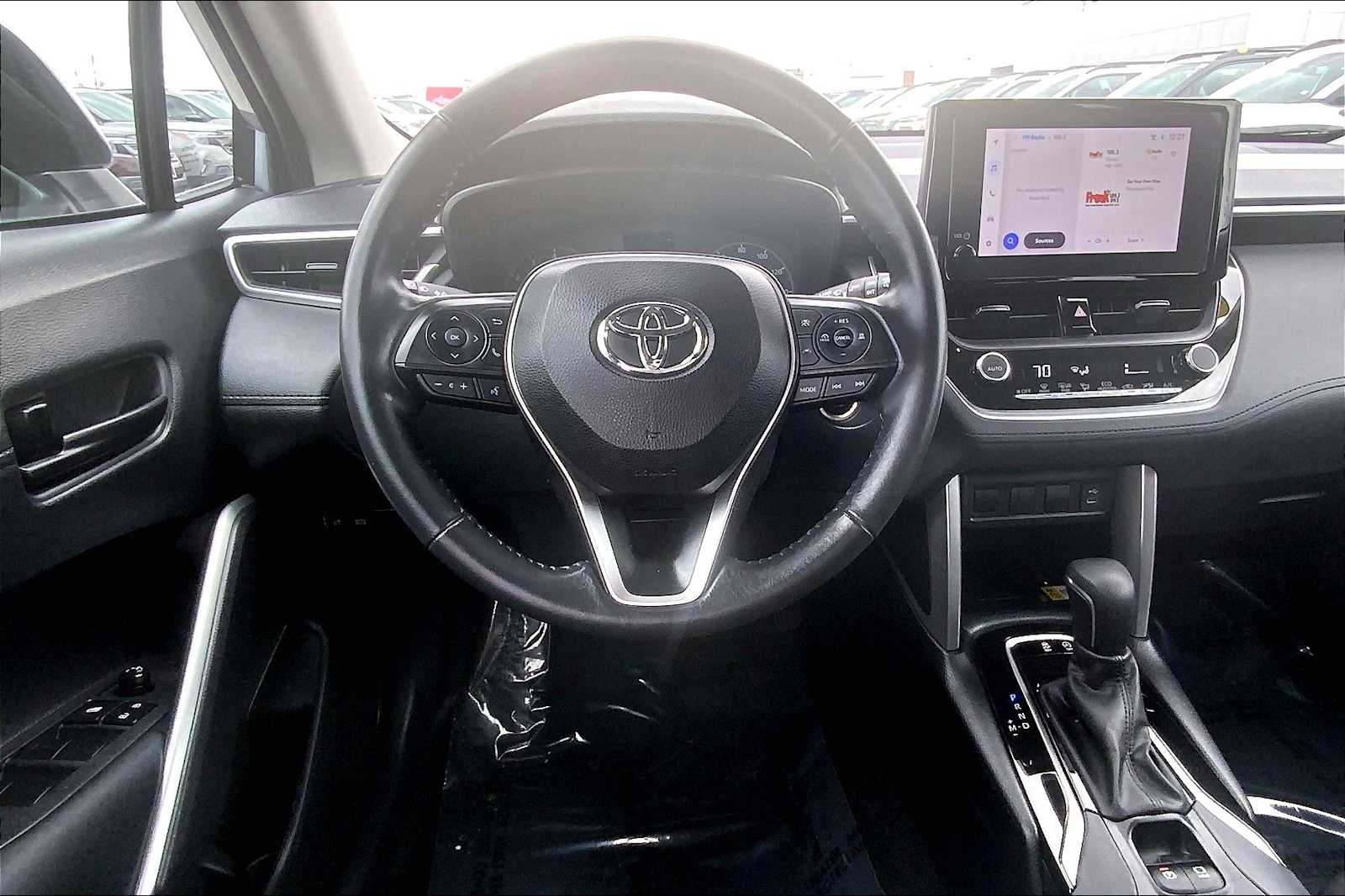 View vehicle photo 7