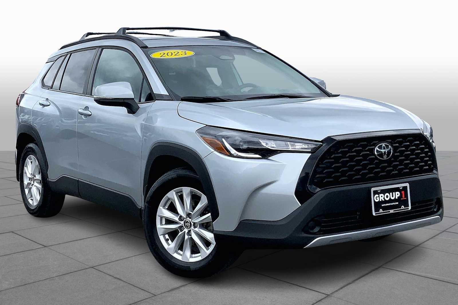 View vehicle photo 4