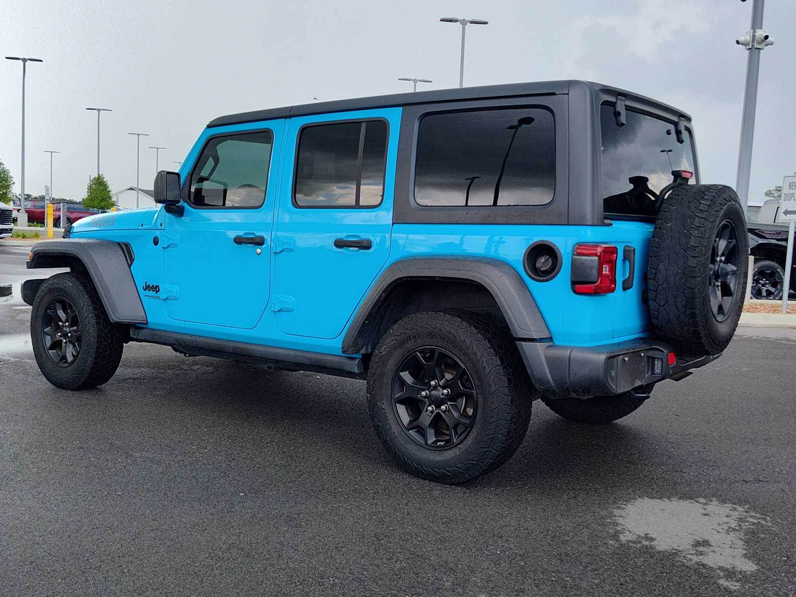View vehicle photo 4
