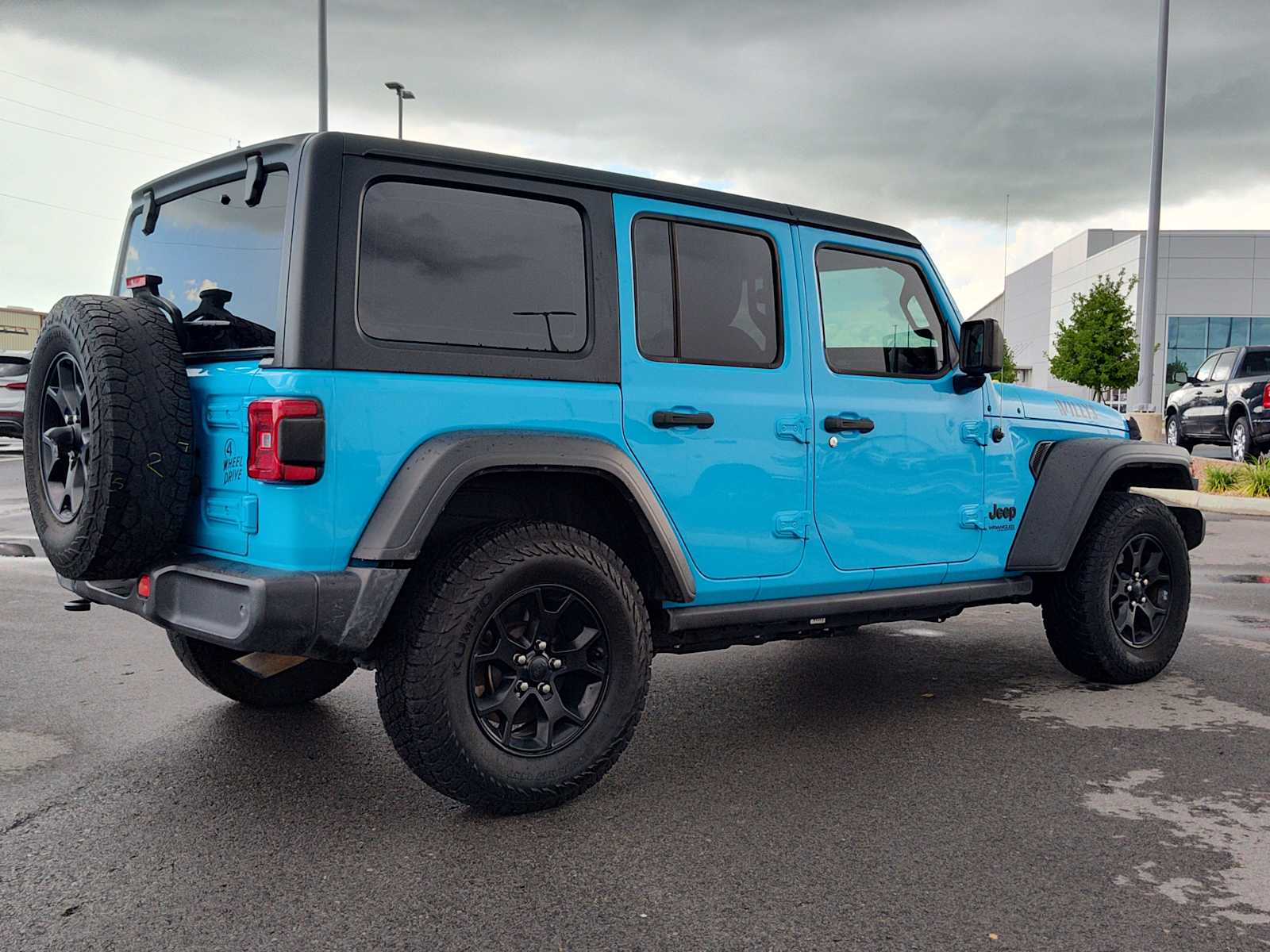 View vehicle photo 7