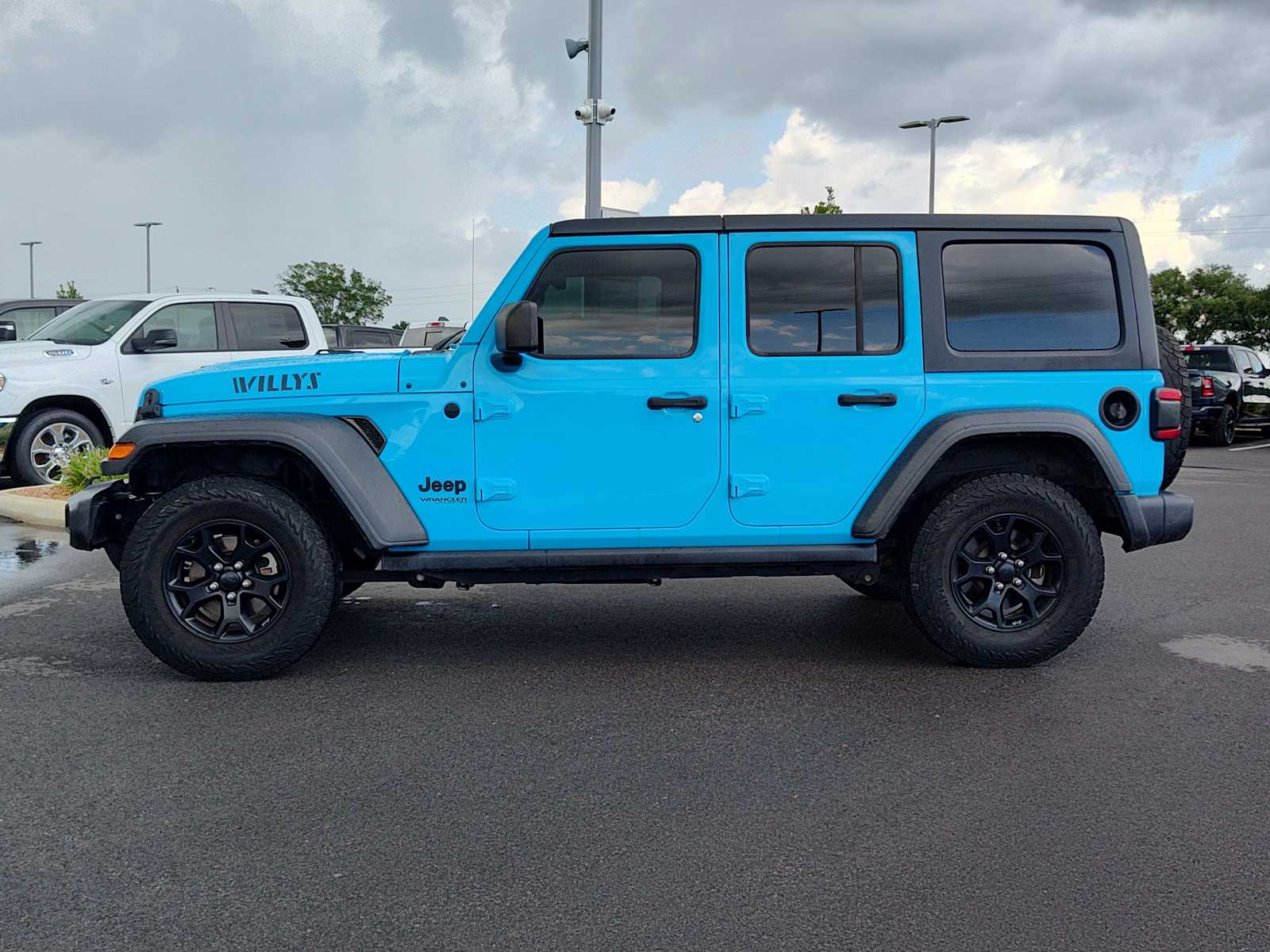 View vehicle photo 3