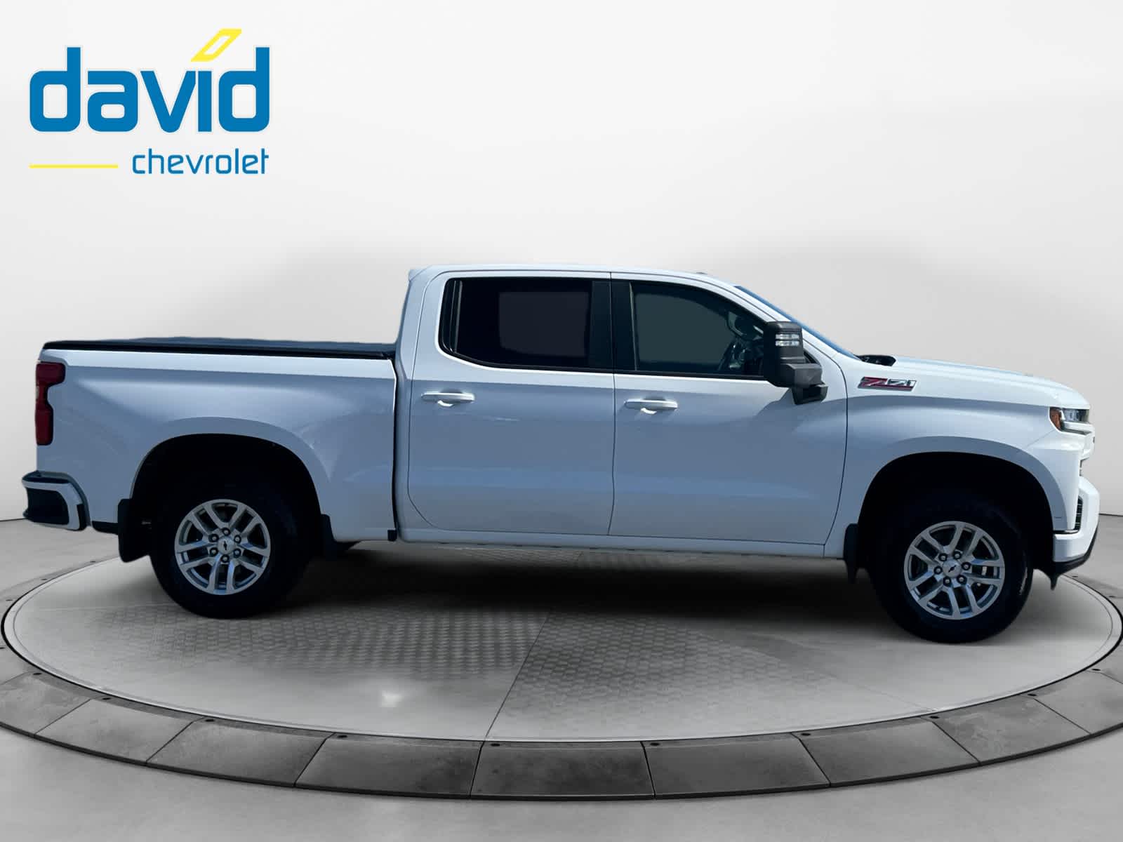 View vehicle photo 4