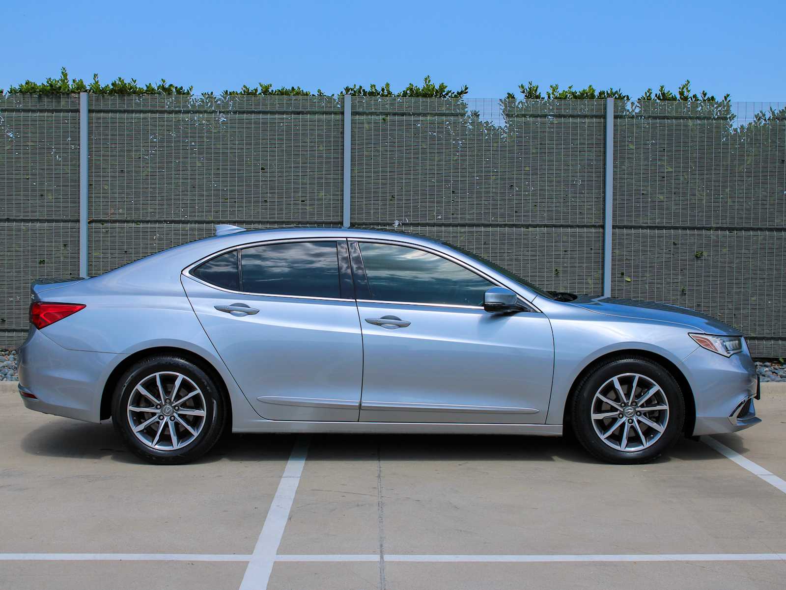 Used 2020 Lunar Silver Metallic Acura w/Technology Pkg image 7