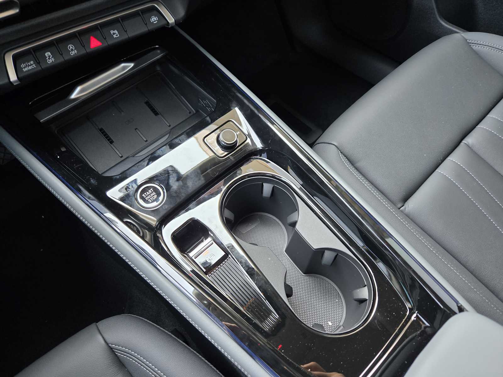 New 2026 MYTHOS BLACK Audi S line image 14