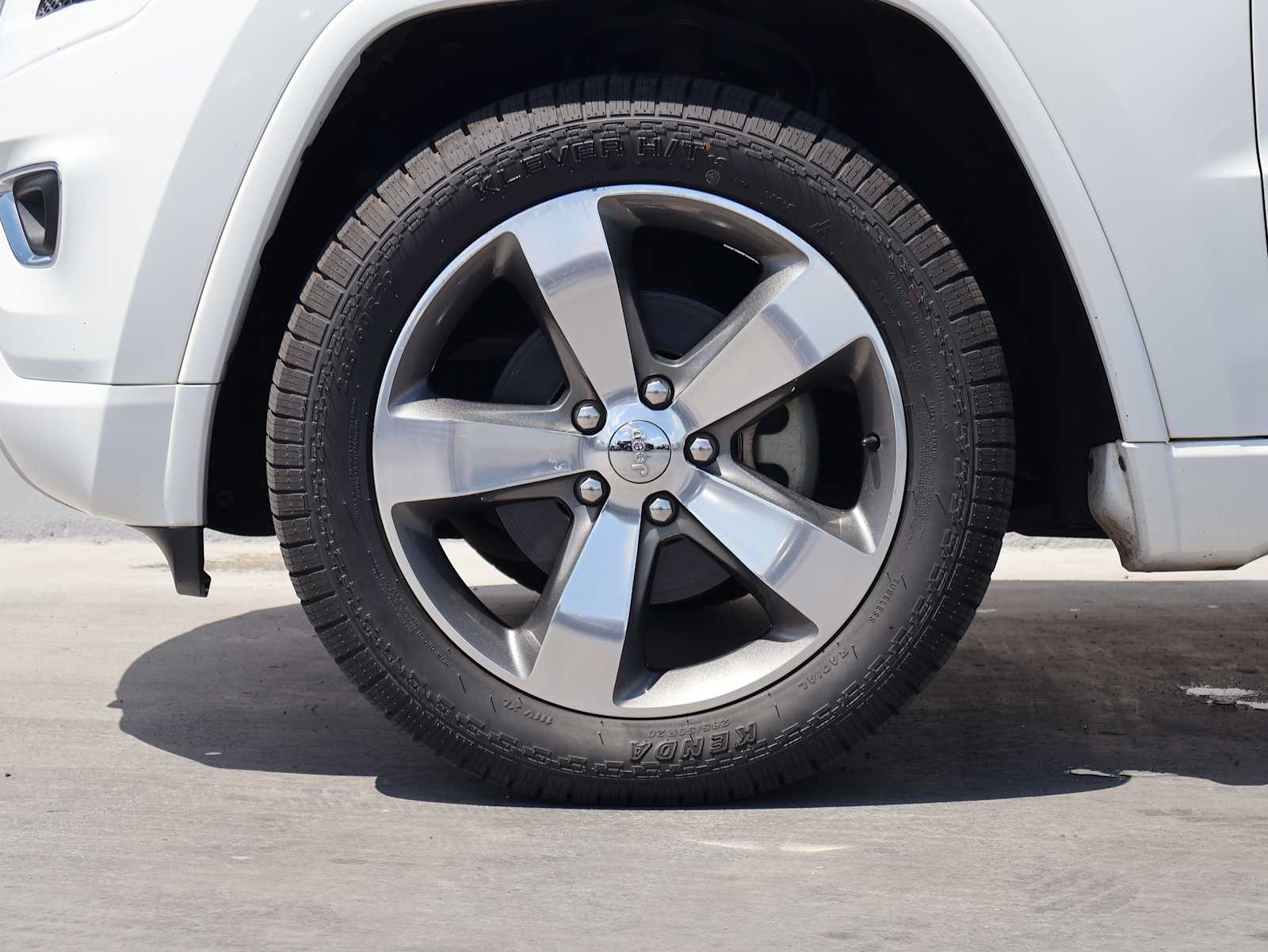 Used 2015 Bright White Clearcoat Jeep Overland image 12