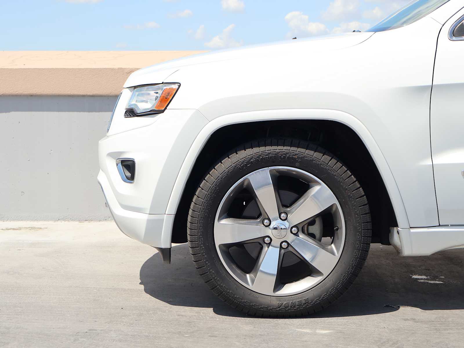 Used 2015 Bright White Clearcoat Jeep Overland image 11