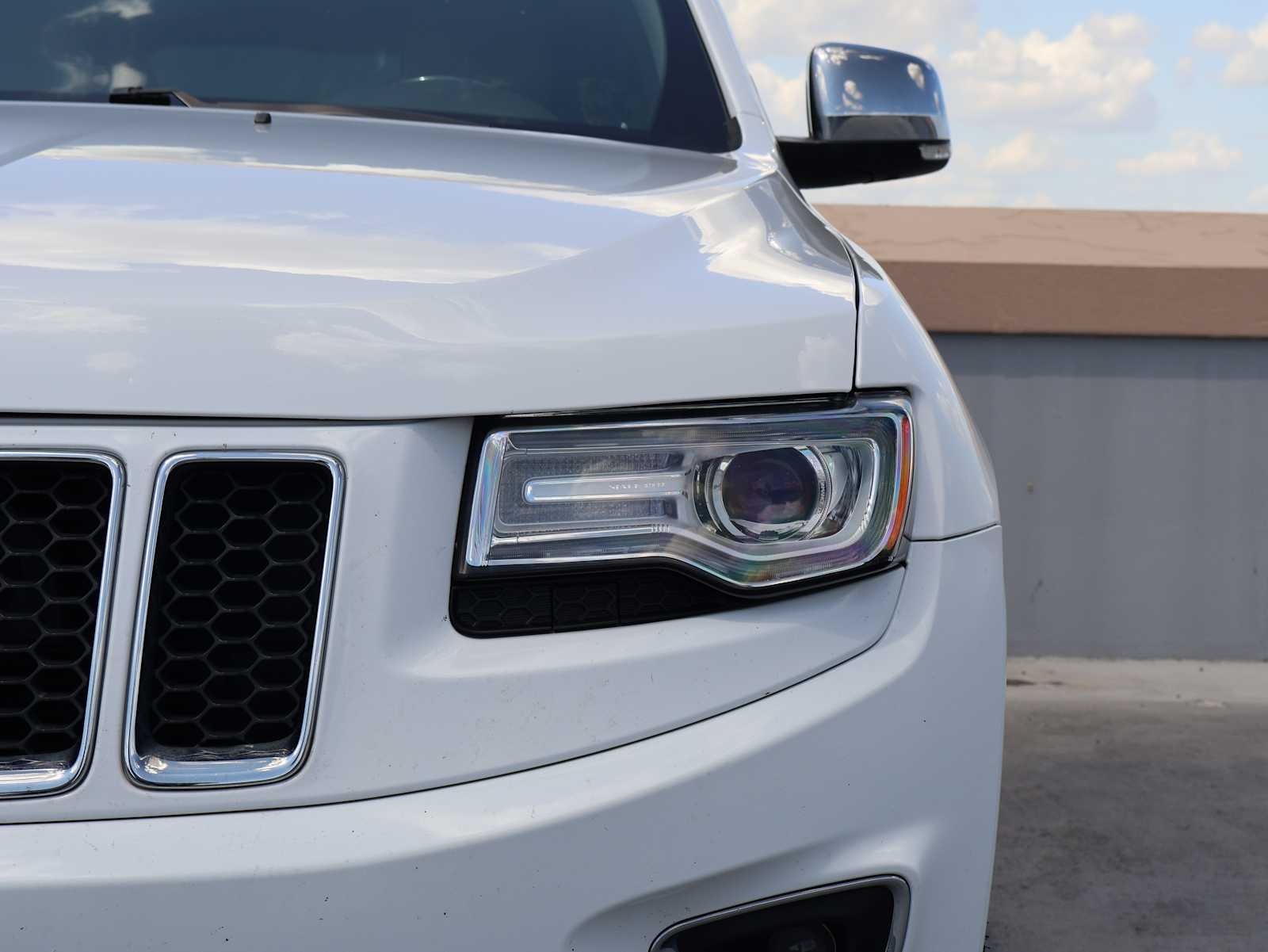 Used 2015 Bright White Clearcoat Jeep Overland image 10