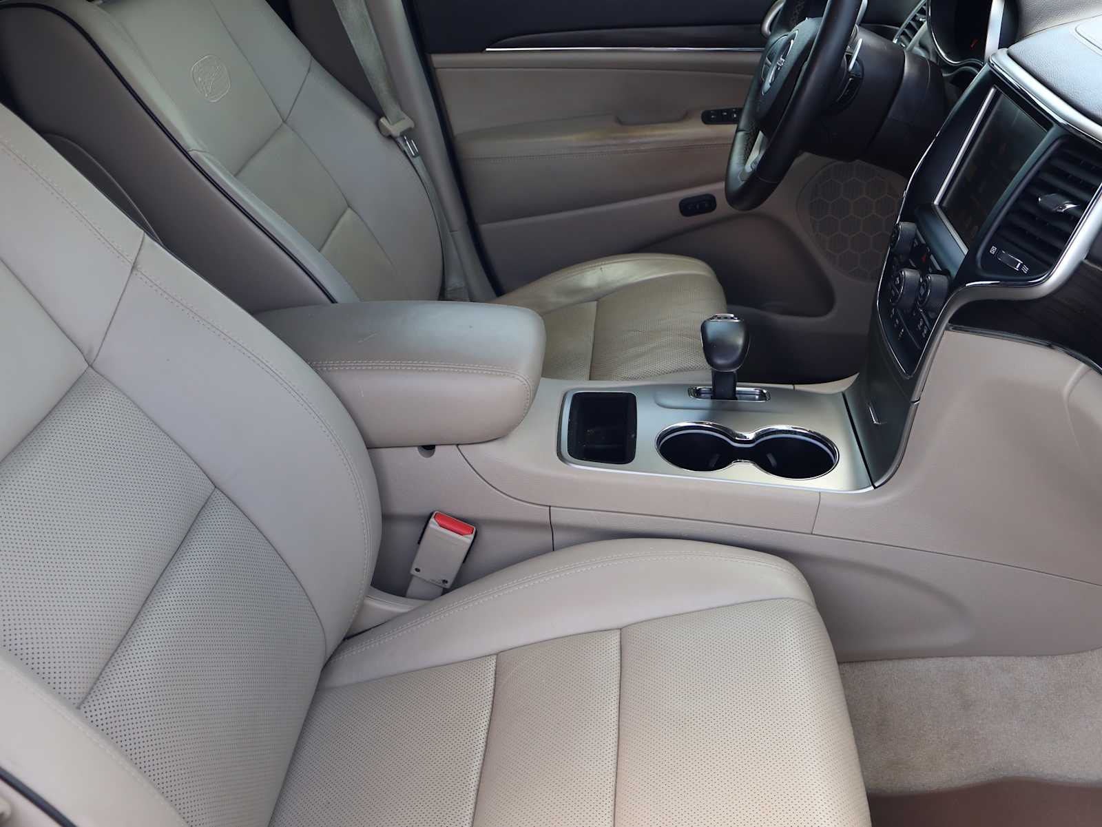 Used 2015 Bright White Clearcoat Jeep Overland image 14