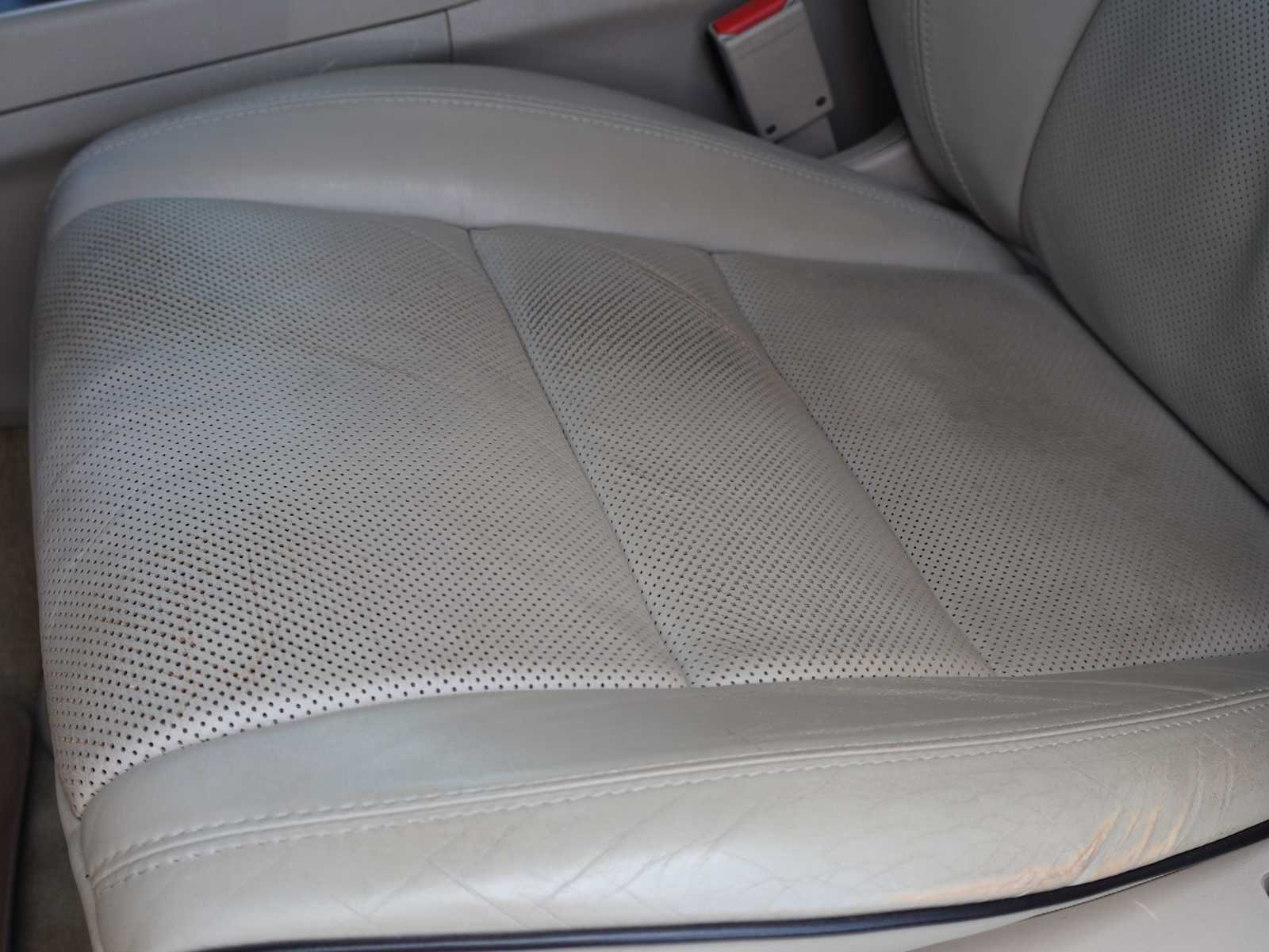 Used 2015 Bright White Clearcoat Jeep Overland image 23