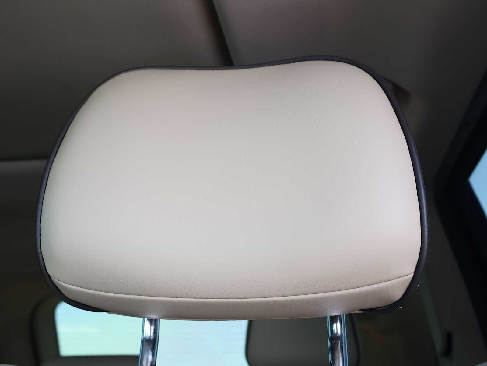 Used 2015 Bright White Clearcoat Jeep Overland image 15