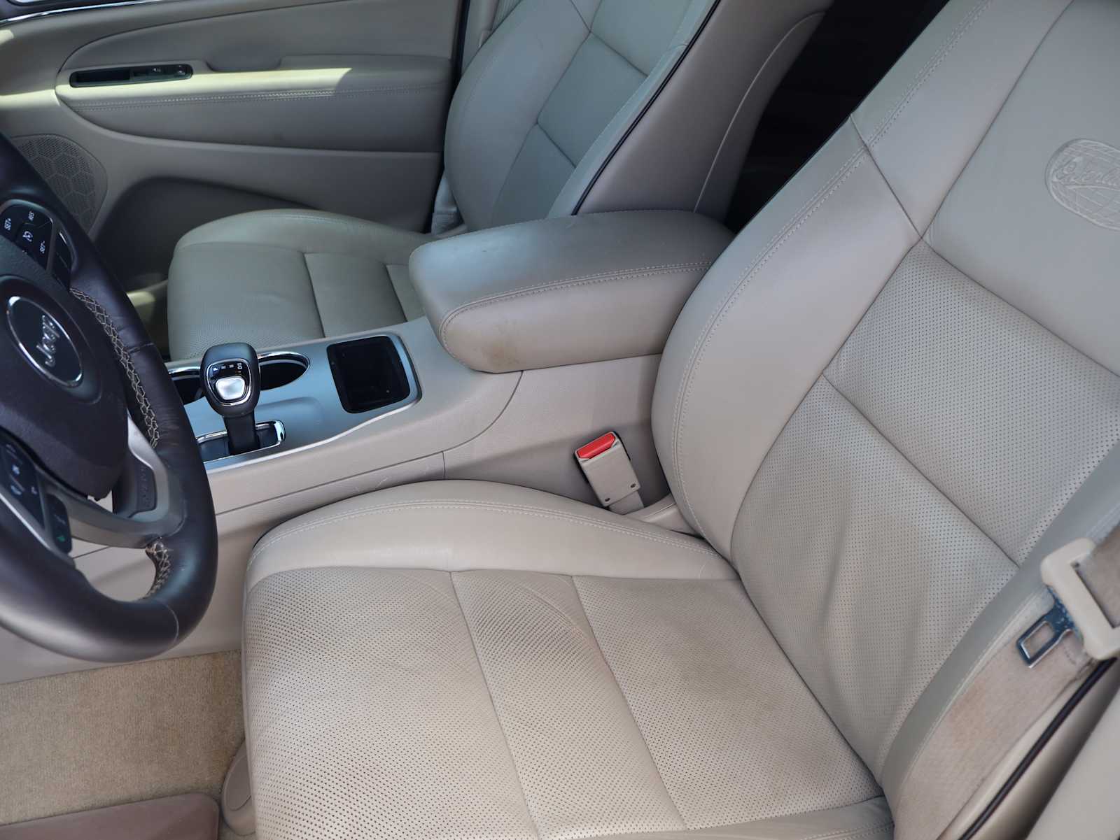 Used 2015 Bright White Clearcoat Jeep Overland image 13