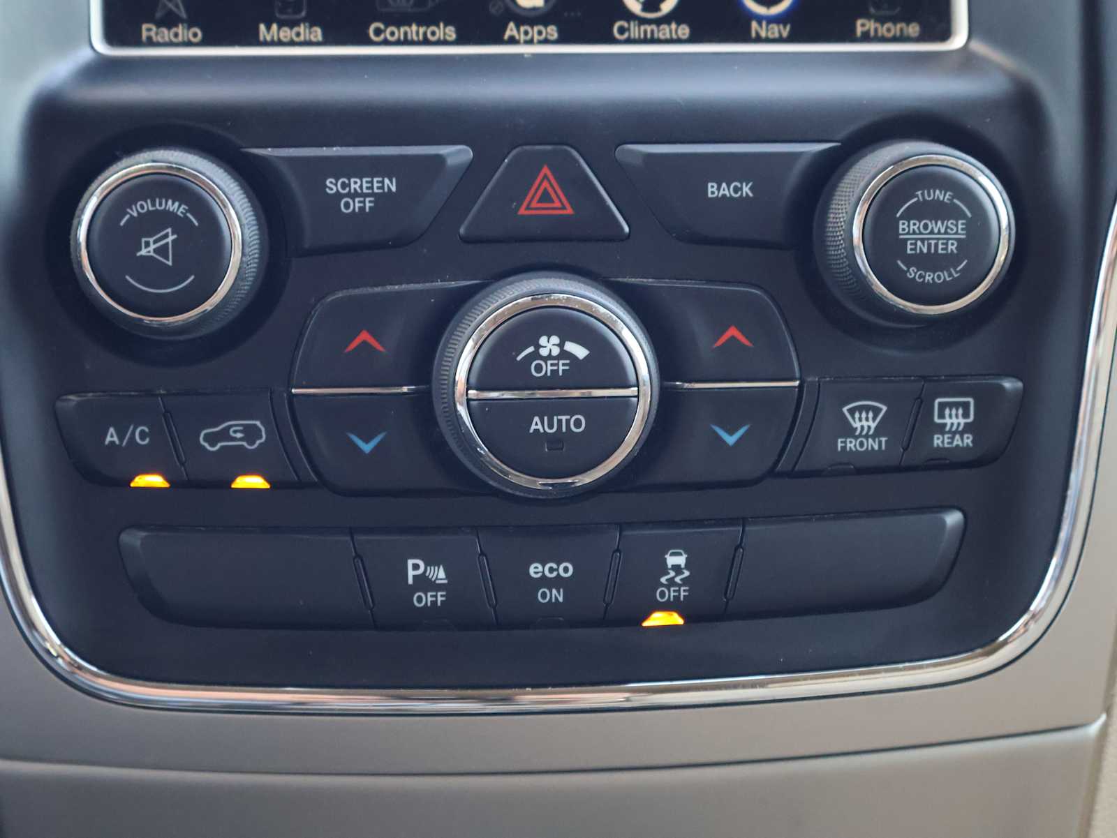 Used 2015 Bright White Clearcoat Jeep Overland image 19
